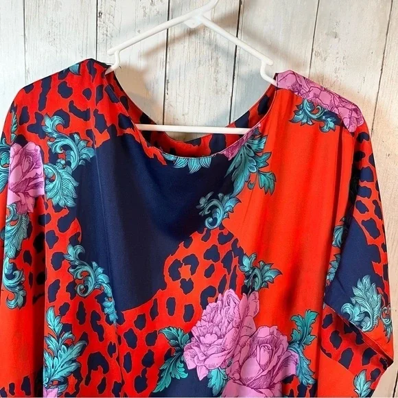 Reversible flowy blouse. Red, blue , pink and green top - Picture 3 of 7